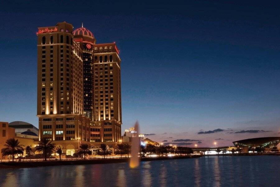 Sheraton Mall of the Emirates Hotel, facade