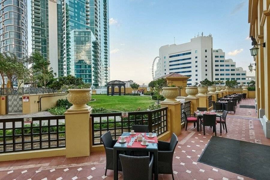 Ramada Hotel, Suites and Apartments by Wyndham JBR restaurant,garden