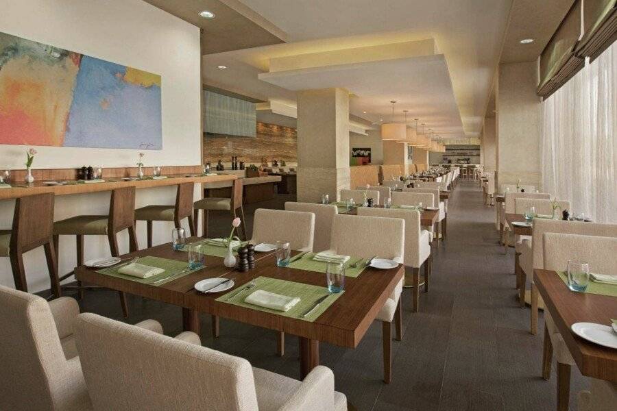 DoubleTree by Hilton Hotel and Residences – Al Barsha restaurant