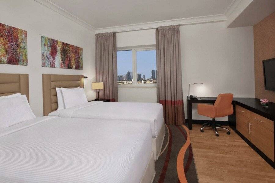 DoubleTree by Hilton Hotel and Residences – Al Barsha hotel bedroom