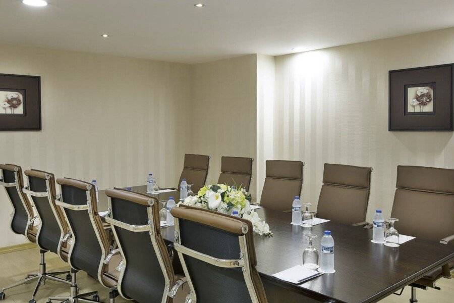 Gateway Hotel conference room,meeting room