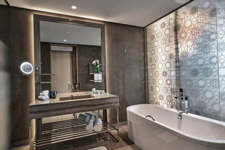 Rixos Premium JBR bathtub