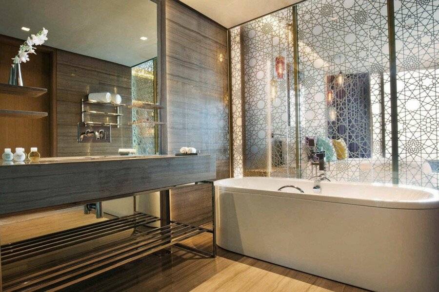 Rixos Premium JBR bathtub