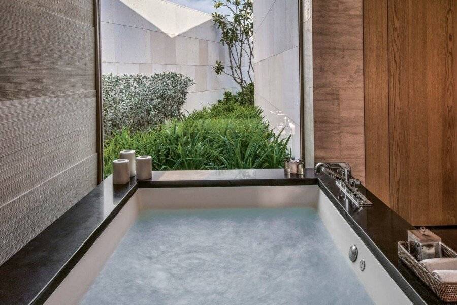 Bulgari Resort bathtub,garden