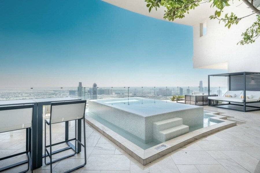 FIVE Jumeirah Village infinity pool,ocean view