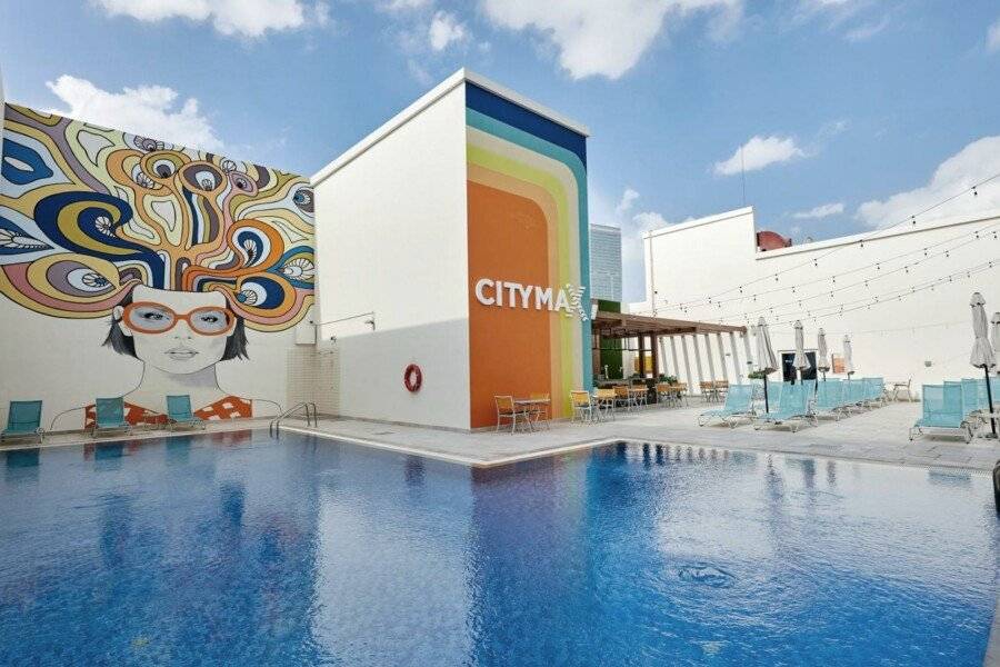 Citymax Hotel Business Bay pool