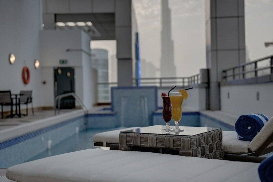 Royal Continental Suites Business Bay - Deluxe Apartments rooftop pool, outdoor pool, bar