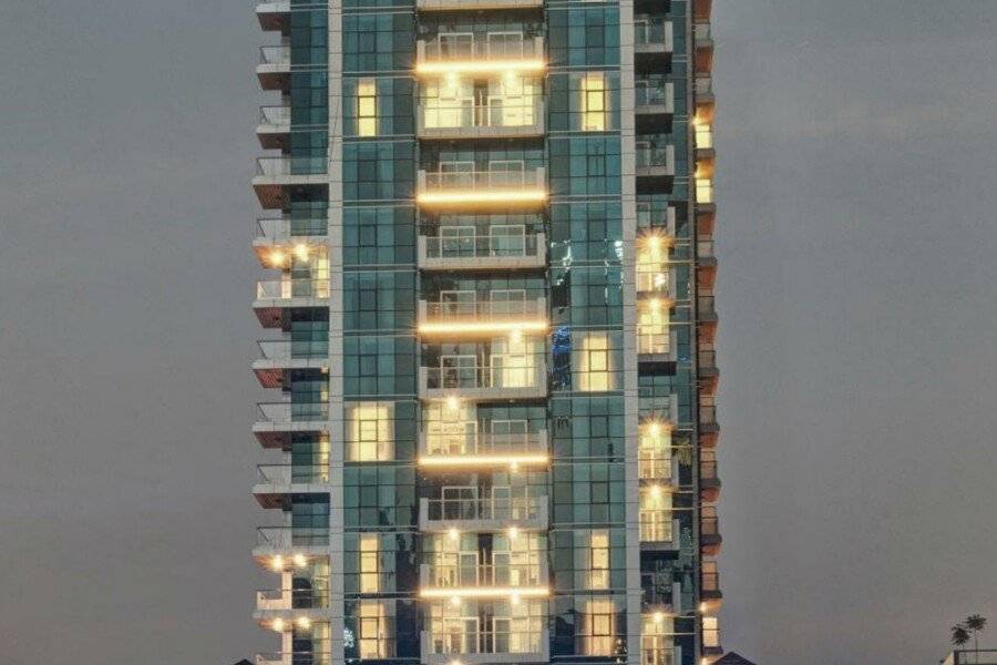 Royal Continental Suites Business Bay - Deluxe Apartments facade