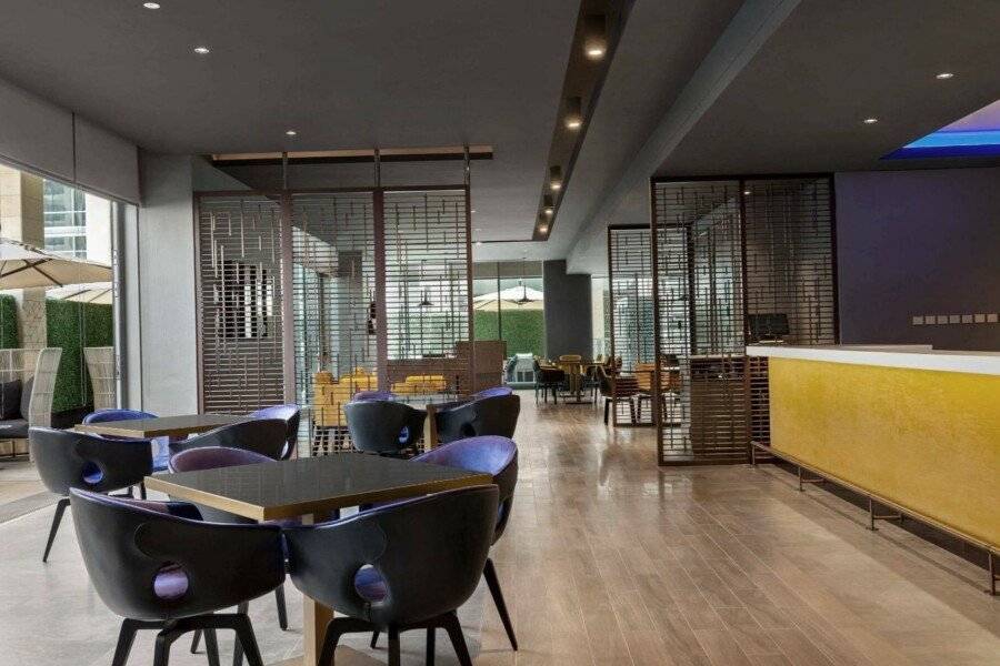 Wyndham Deira restaurant, bar, lounge