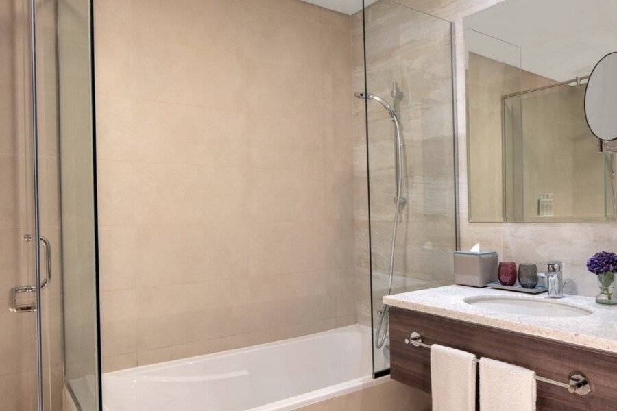 Avani Plus Palm View Hotel & Suites bathtub