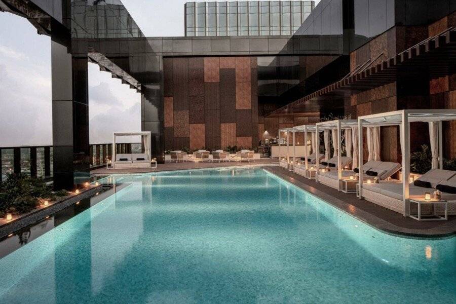 DoubleTree by Hilton M Square Hotel & Residences rooftop pool