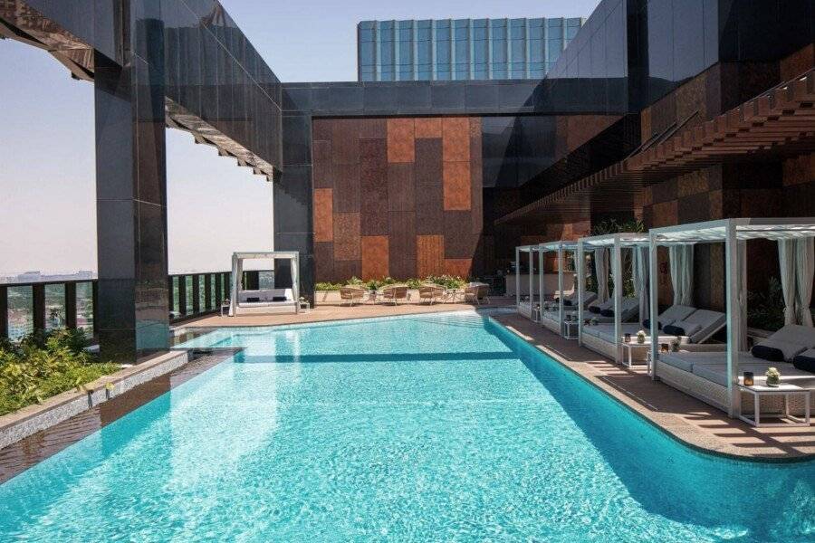 DoubleTree by Hilton M Square Hotel & Residences rooftop pool