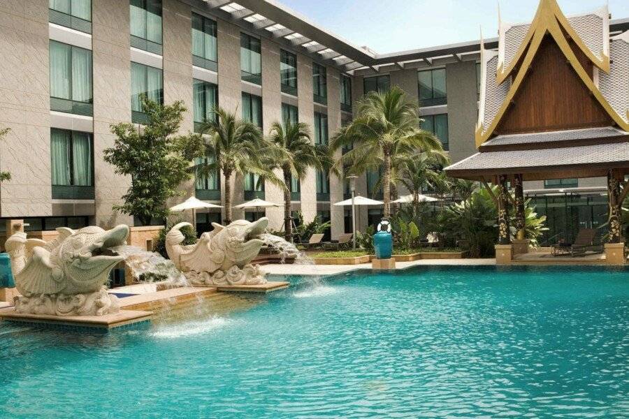 Novotel Bangkok Suvarnabhumi Airport outdoor pool,hotel facade