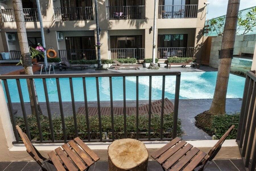 The Cottage Suvarnabhumi outdoor pool,balcony