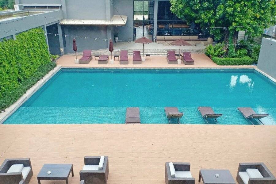 Vismaya Suvarnabhumi Hotel outdoor pool