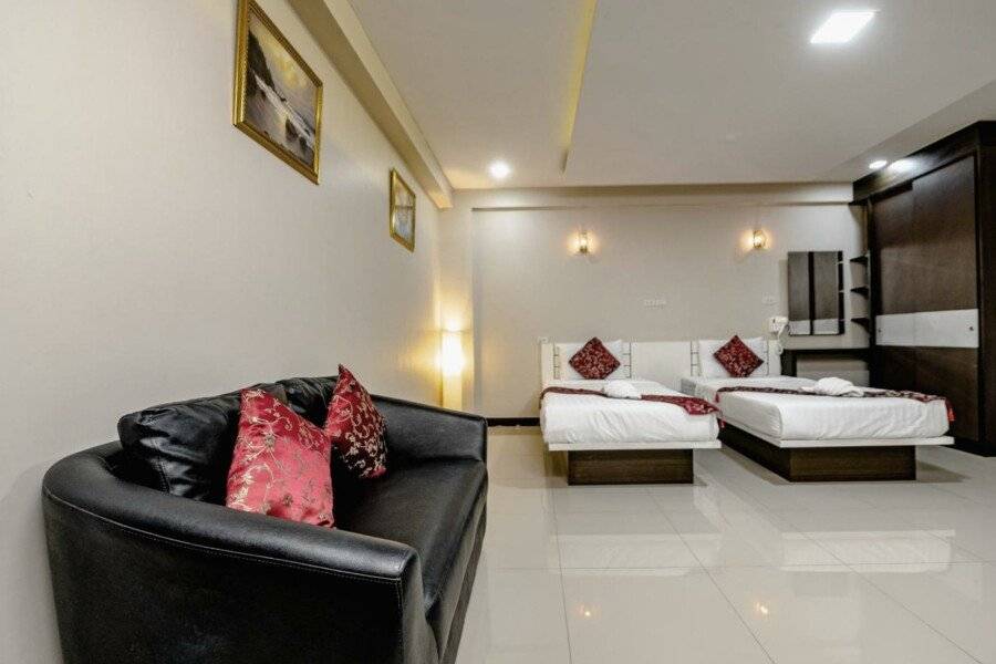 Gold Airport Suites hotel bedroom