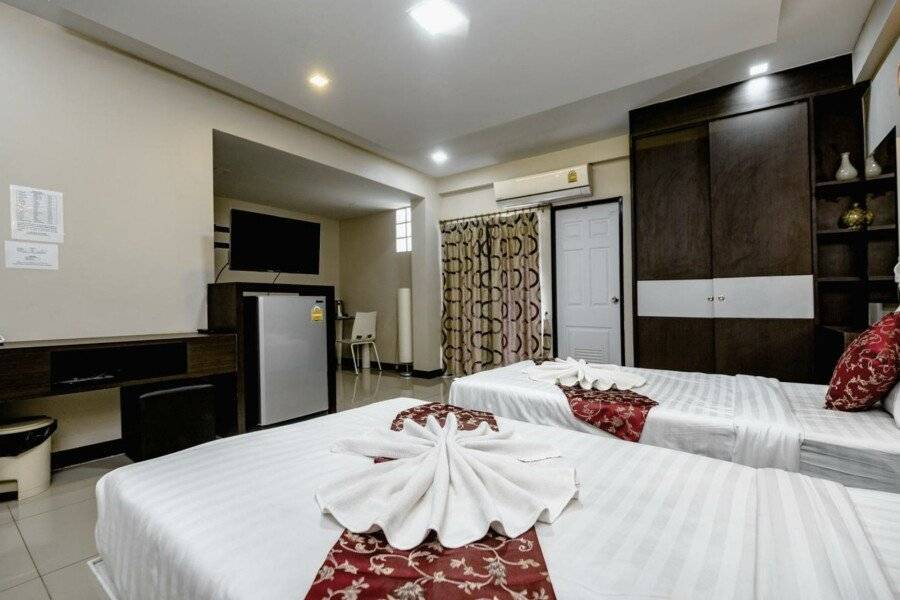 Gold Airport Suites hotel bedroom