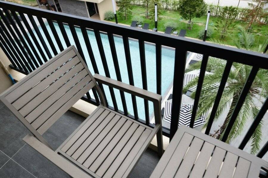 Grand BS Airport Hotel Suvarnabhumi balcony,outdoor pool