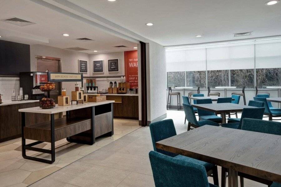 Hampton Inn NY-JFK restaurant