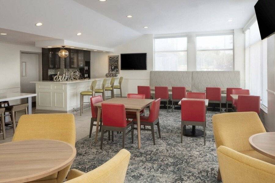 Hilton Garden Inn/JFK restaurant,lounge