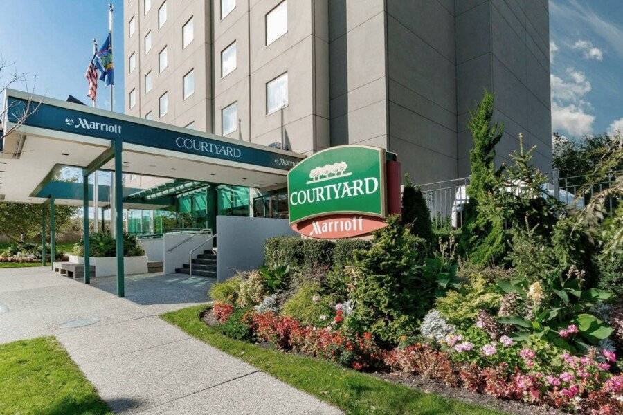 Courtyard by Marriott New York JFK Airport facade,garden