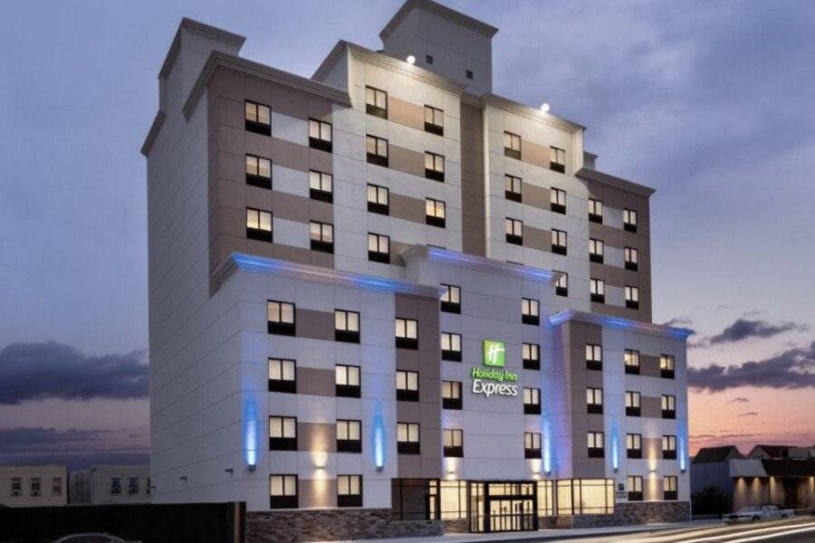 Holiday Inn Express - Jamaica - JFK AirTrain - NYC, an IHG Hotel facade