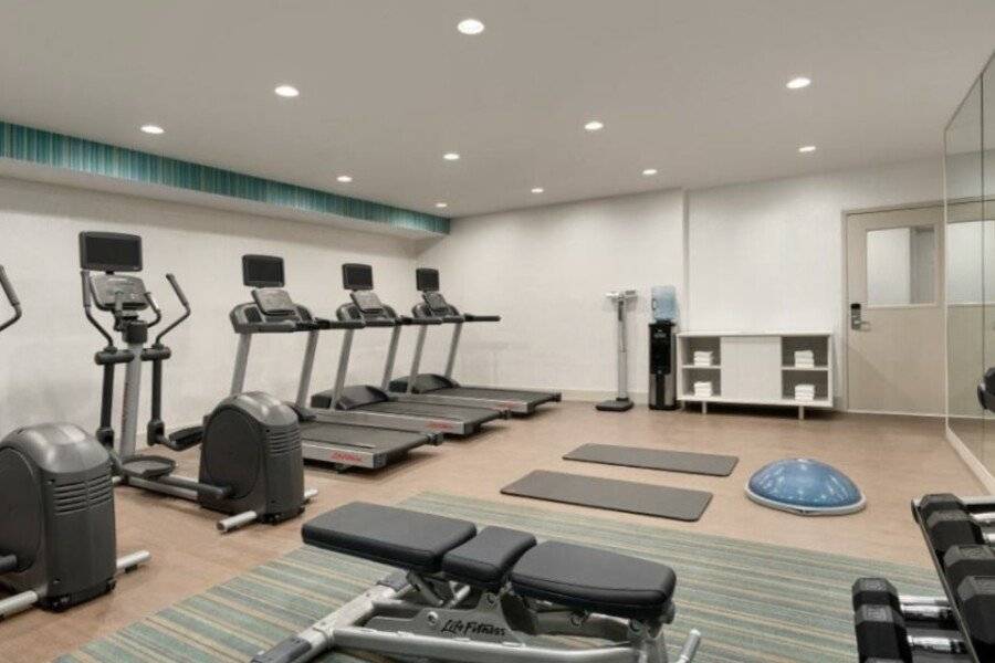 Holiday Inn Express - Jamaica - JFK AirTrain - NYC, an IHG Hotel fitness centre