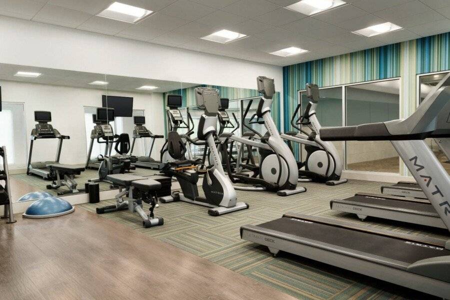 Holiday Inn Express - Jamaica - JFK AirTrain - NYC, an IHG Hotel fitness centre