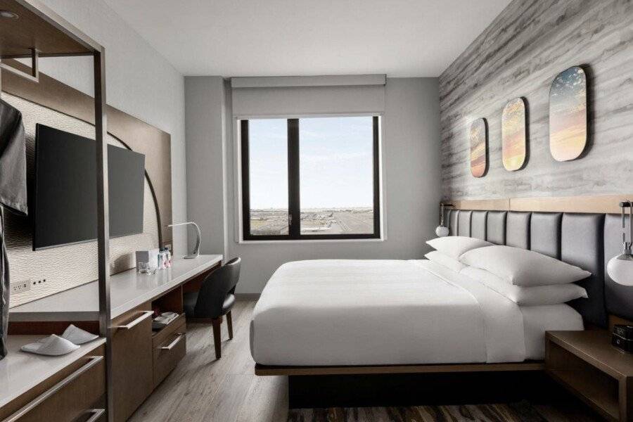 Marriott New York JFK Airport hotel bedroom