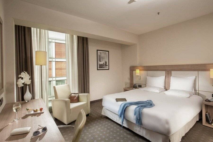 DoubleTree By Hilton hotel bedroom