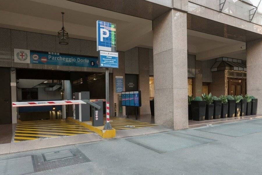 Doria Grand Hotel parking,