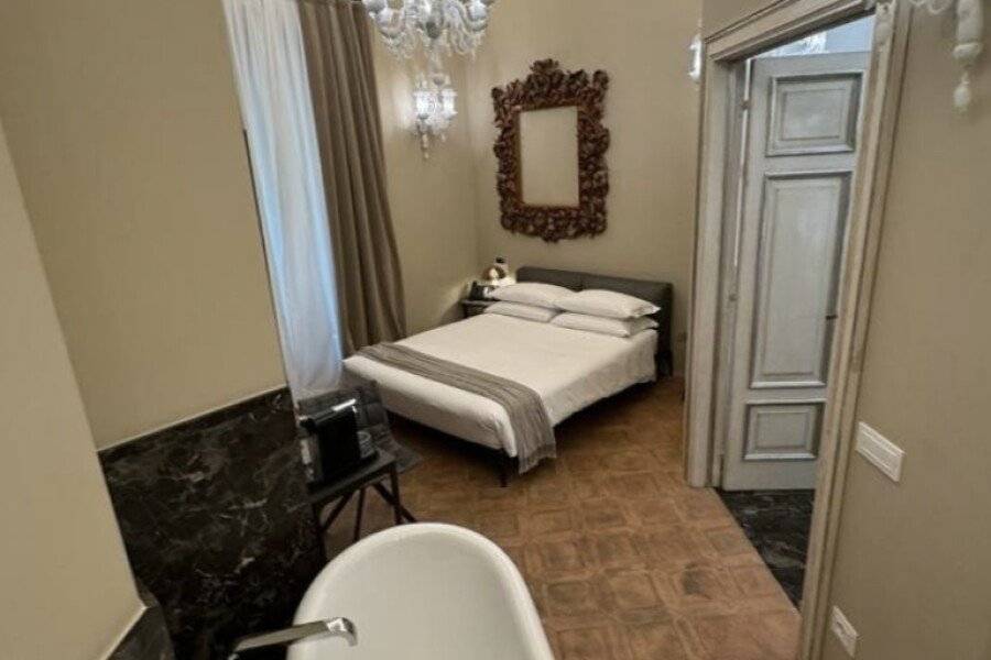 Delle Nazioni Hotel hotel bedroom,bathtub