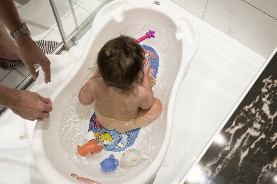 Best Western Madison Hotel bathtub,kids pool,