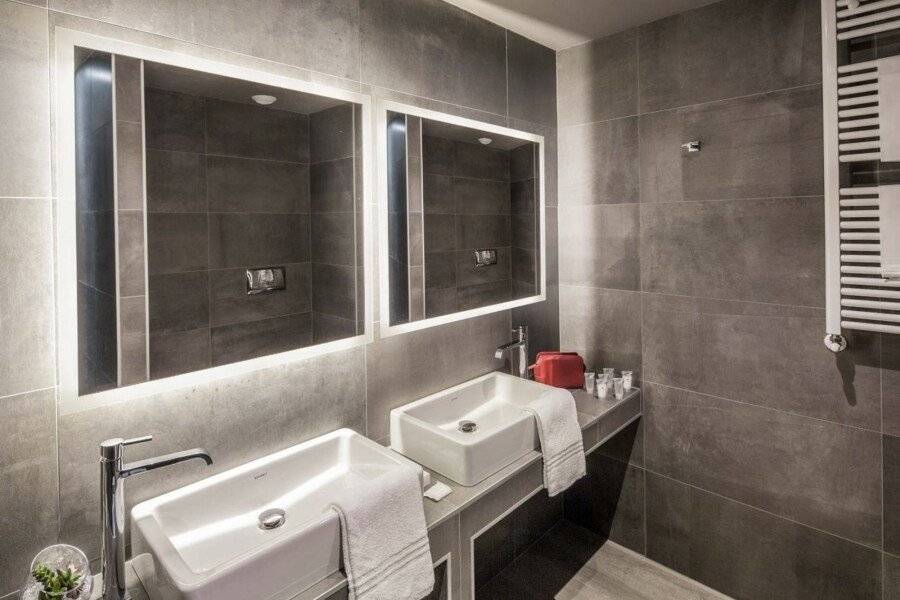 Spice Hotel Milano bathtub