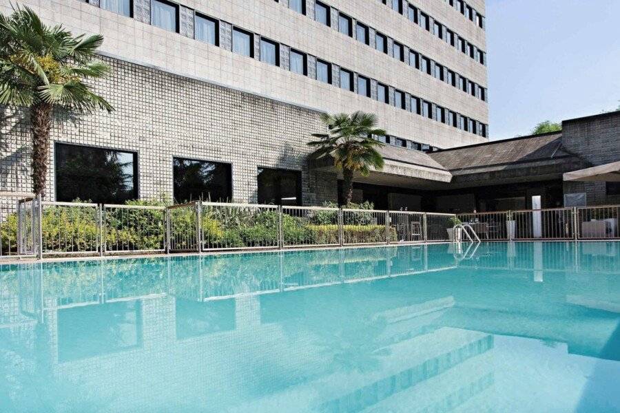 Novotelo Nord Ca' Granda facade,outdoor pool