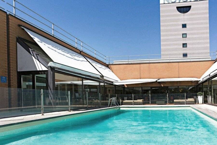 Novotelo Linate Aeroporto rooftop pool,hotel facade