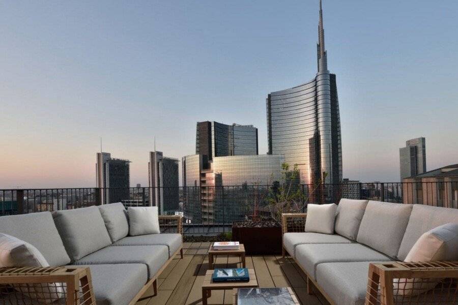 Milano Verticale | UNA Esperienze rooftop pool,facade