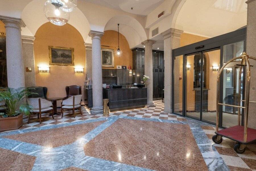 Hotel Regina lobby,front desk,