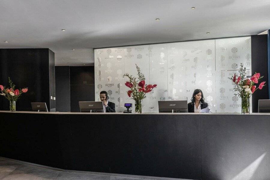 Hotel Da Vinci front desk,lobby