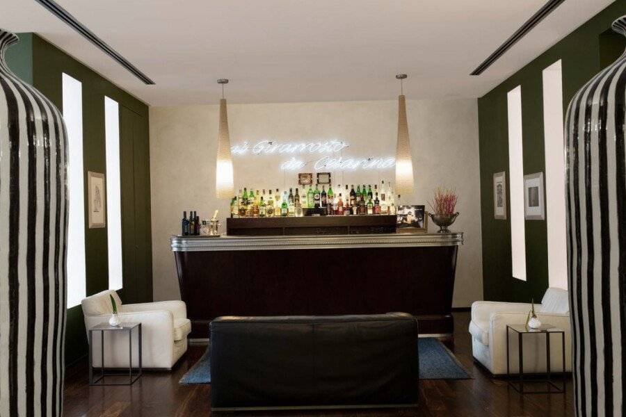 Hotel Colombia bar