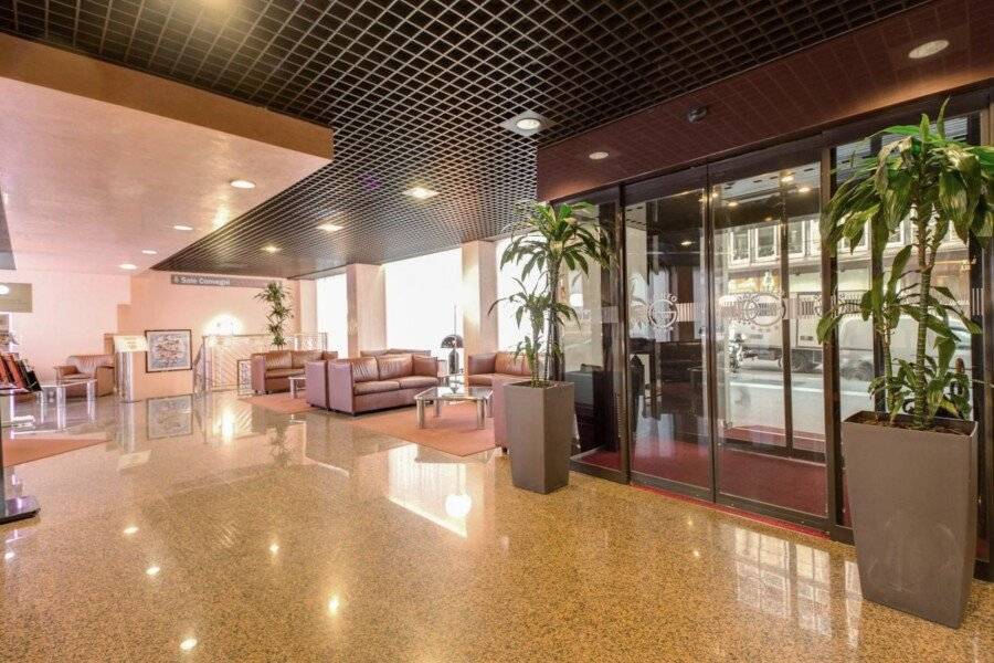 Hotel Galileo lobby