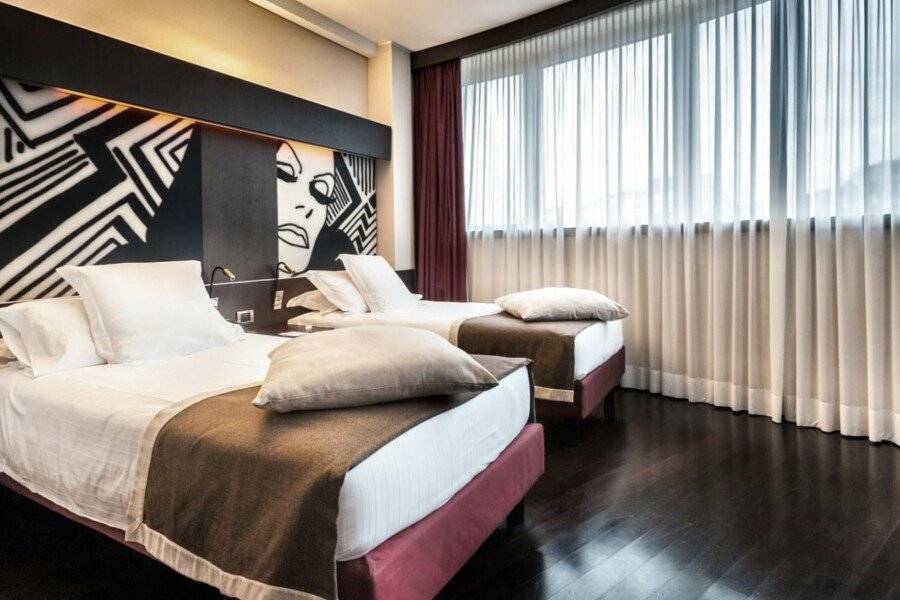 Crowne Plaza City, an IHG Hotel hotel bedroom