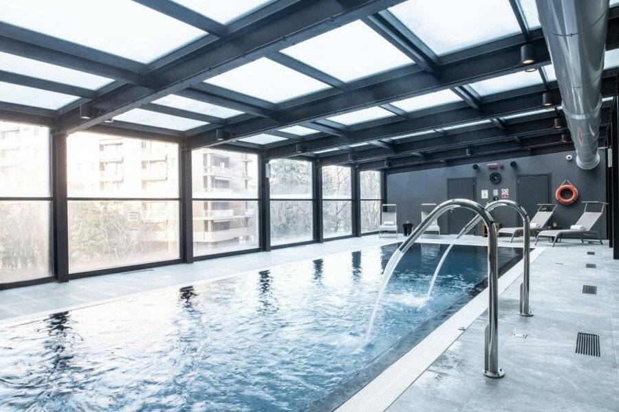 Radisson Blu Hotel indoor pool,spa