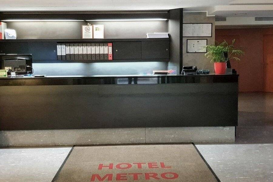 Hotel Metrò lobby,front desk,