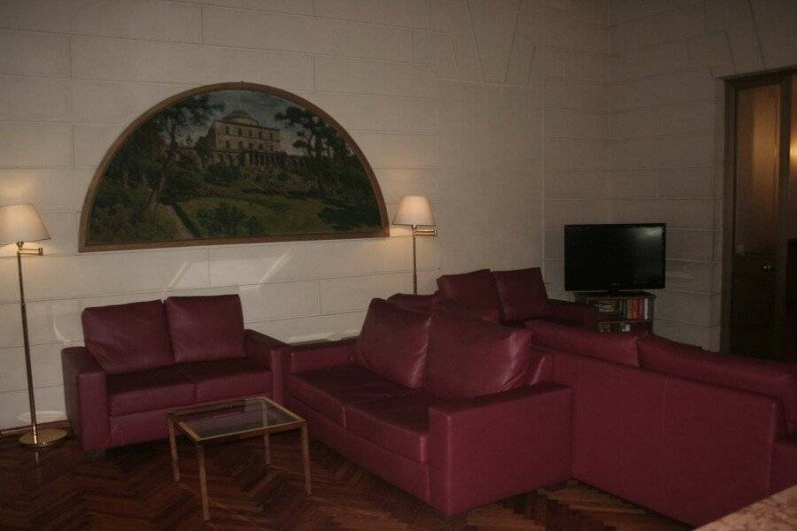 Albert Hotel lounge