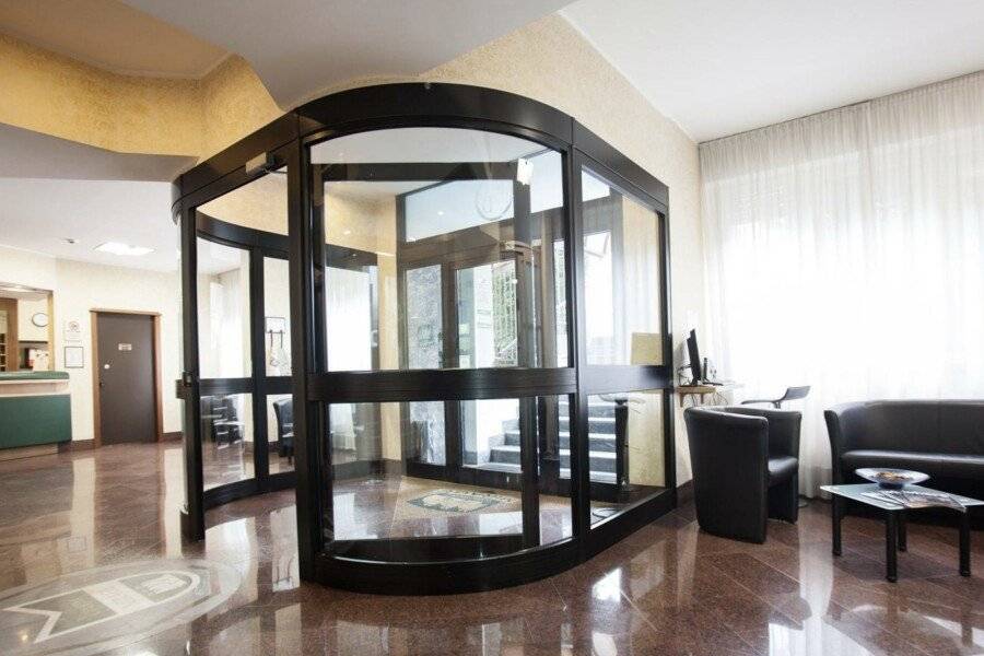 Residence Desenzano lobby,front desk,