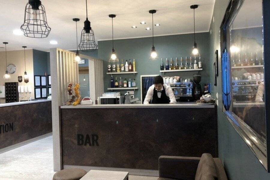 Oasi Village Hotel bar,front desk