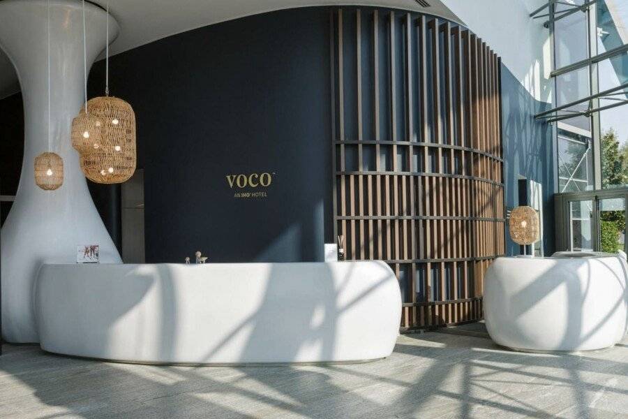 voco-Fiere, an IHG Hotel lobby,front desk,