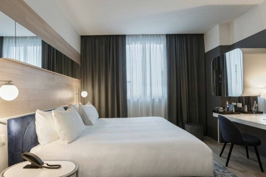 voco-Fiere, an IHG Hotel hotel bedroom