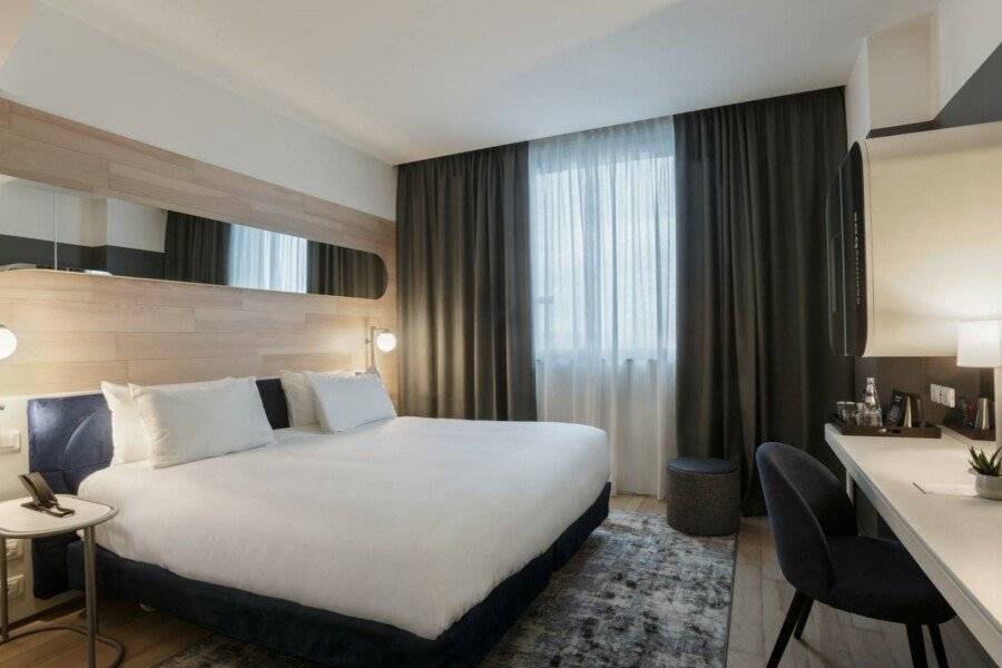 voco-Fiere, an IHG Hotel hotel bedroom